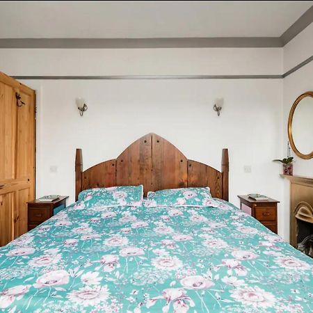 Lovely Three Bedroomed House, Parking 2 Cars 런던 외부 사진