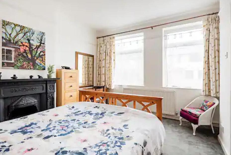 Lovely Three Bedroomed House, Parking 2 Cars 런던 외부 사진