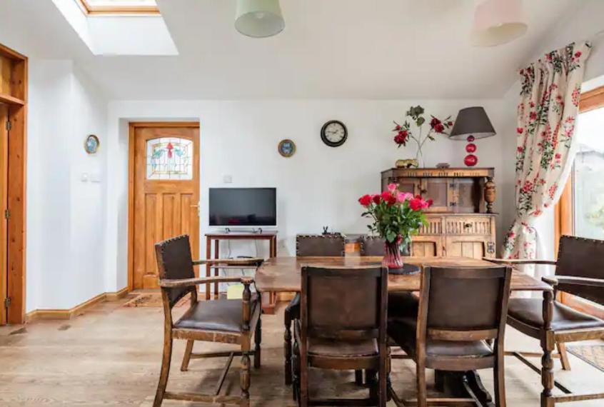Lovely Three Bedroomed House, Parking 2 Cars 런던 외부 사진