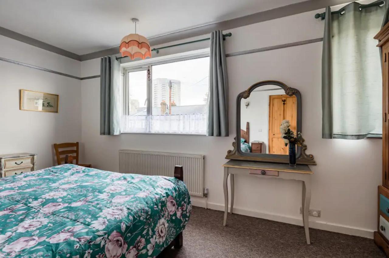 Lovely Three Bedroomed House, Parking 2 Cars 런던 외부 사진