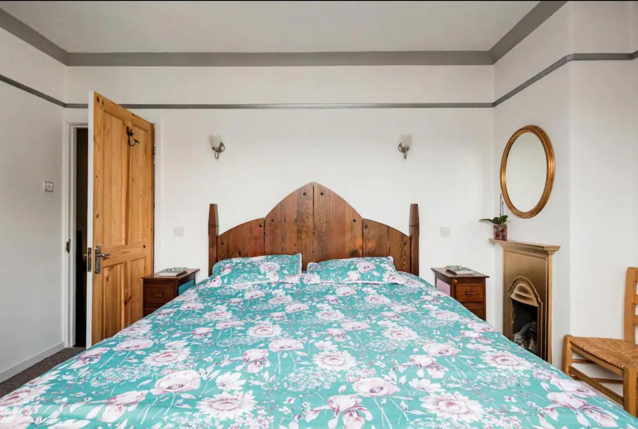 Lovely Three Bedroomed House, Parking 2 Cars 런던 외부 사진