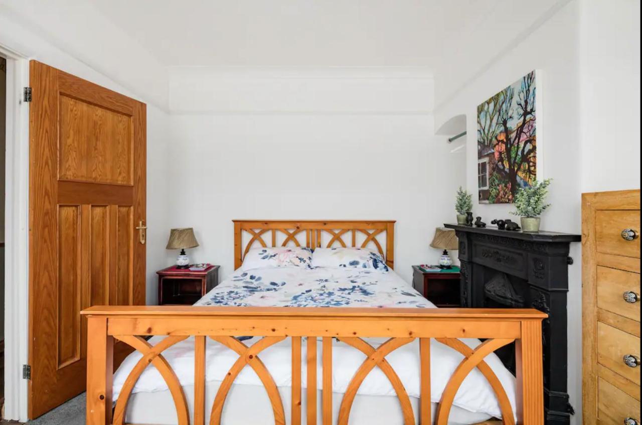 Lovely Three Bedroomed House, Parking 2 Cars 런던 외부 사진