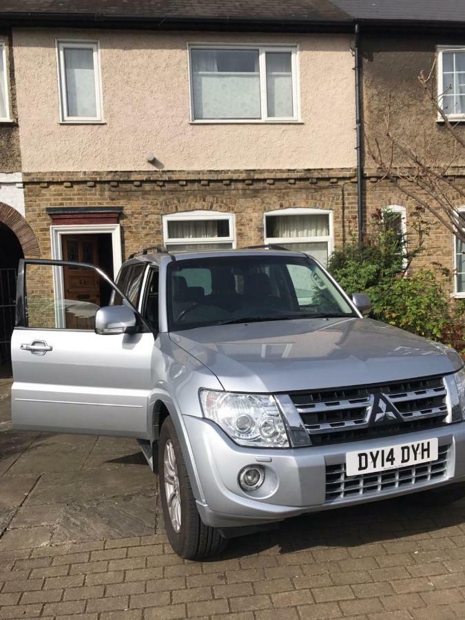 Lovely Three Bedroomed House, Parking 2 Cars 런던 외부 사진