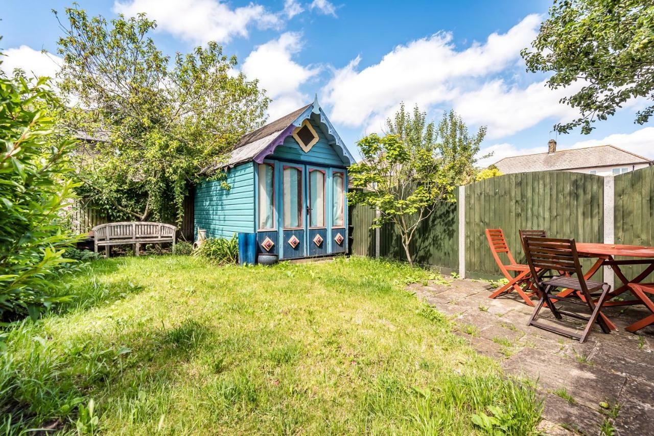 Lovely Three Bedroomed House, Parking 2 Cars 런던 외부 사진